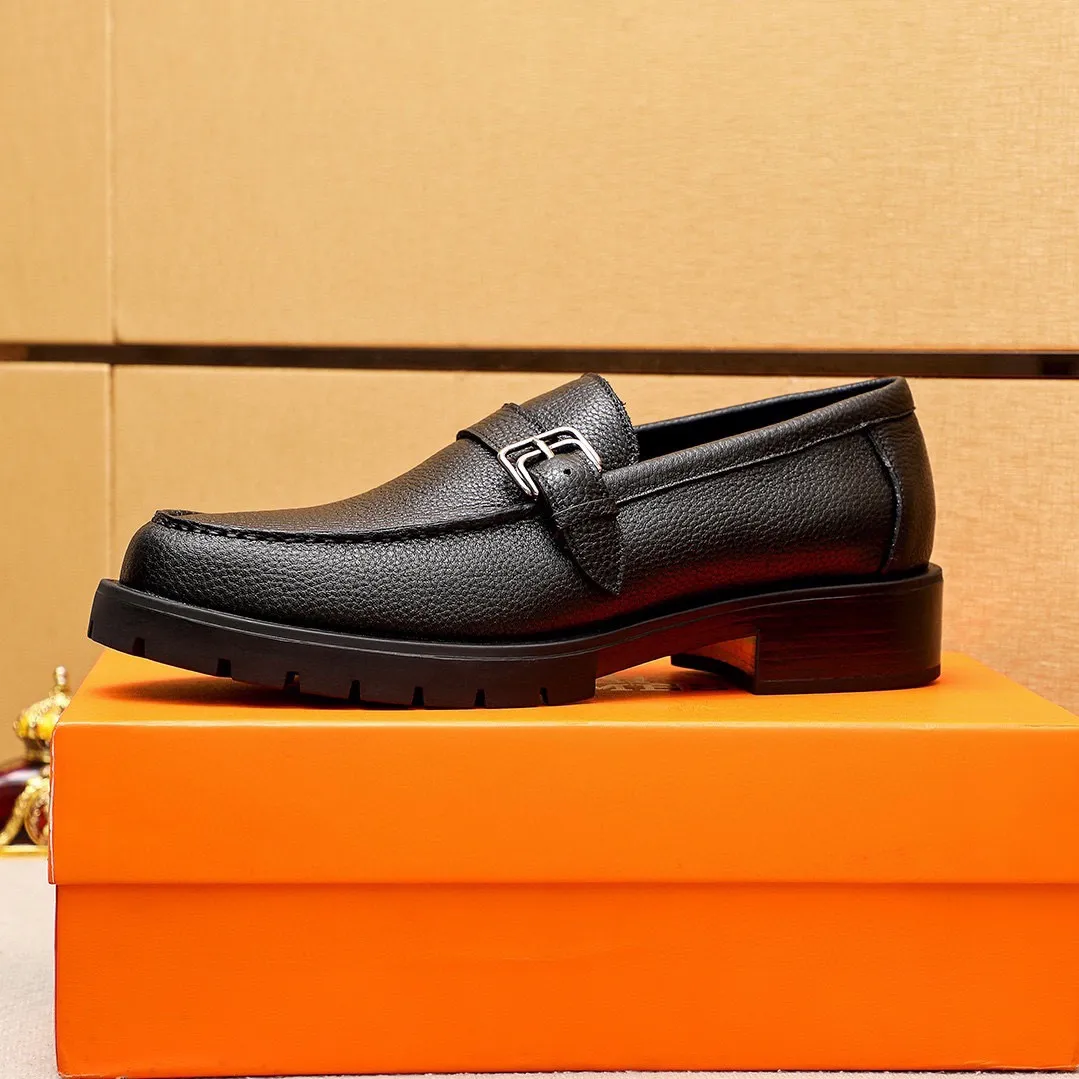 Men's shoes 💰460 💐 Product trademark: HERMES "Hermès" casual leather shoes Regular size: 39-44 (38.45🉑️customized) Product materials: Selected imported first-layer pebbled cowhide leather upper + classic hardware buckle, imported water-dyed 🐂 cowhide lining. Strong three-dimensional visual effect, non-slip and wear-resistant rubber outsole Color: 2⃣️colors available